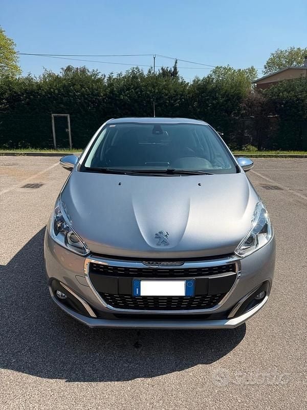 Usata Peugeot 208 102 CV (75 kW) 2019 Grigio Utilitaria