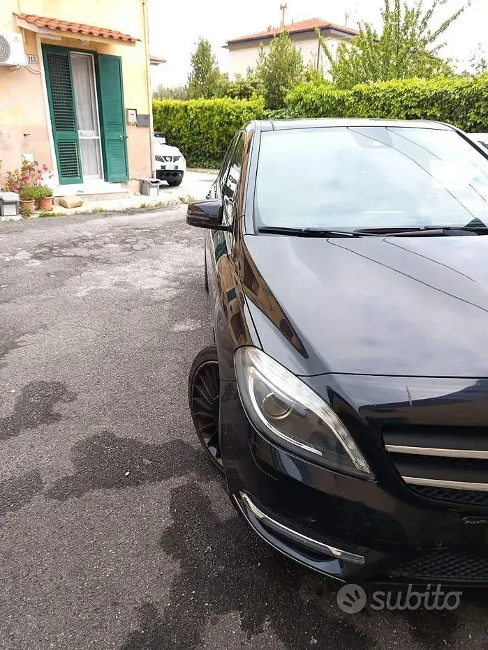 Usata Mercedes B180 116 CV (85 kW) 2013 Nero Utilitaria
