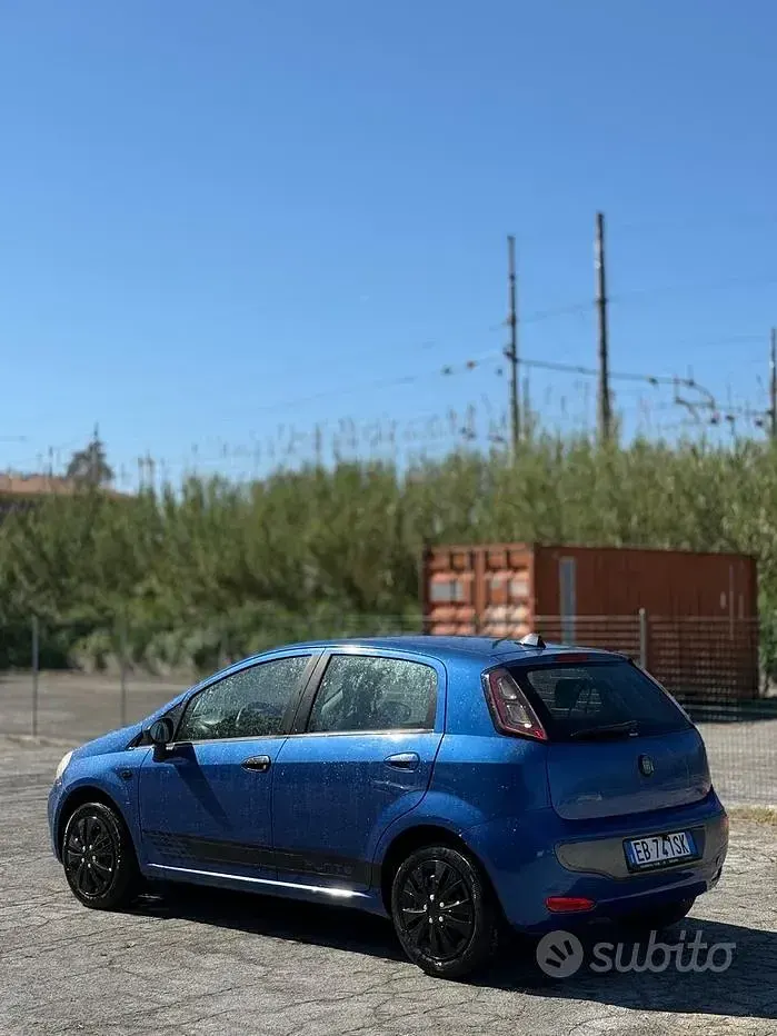 Usata Fiat Punto Evo Active 65 CV (47 kW) 2010 Blu Utilitaria
