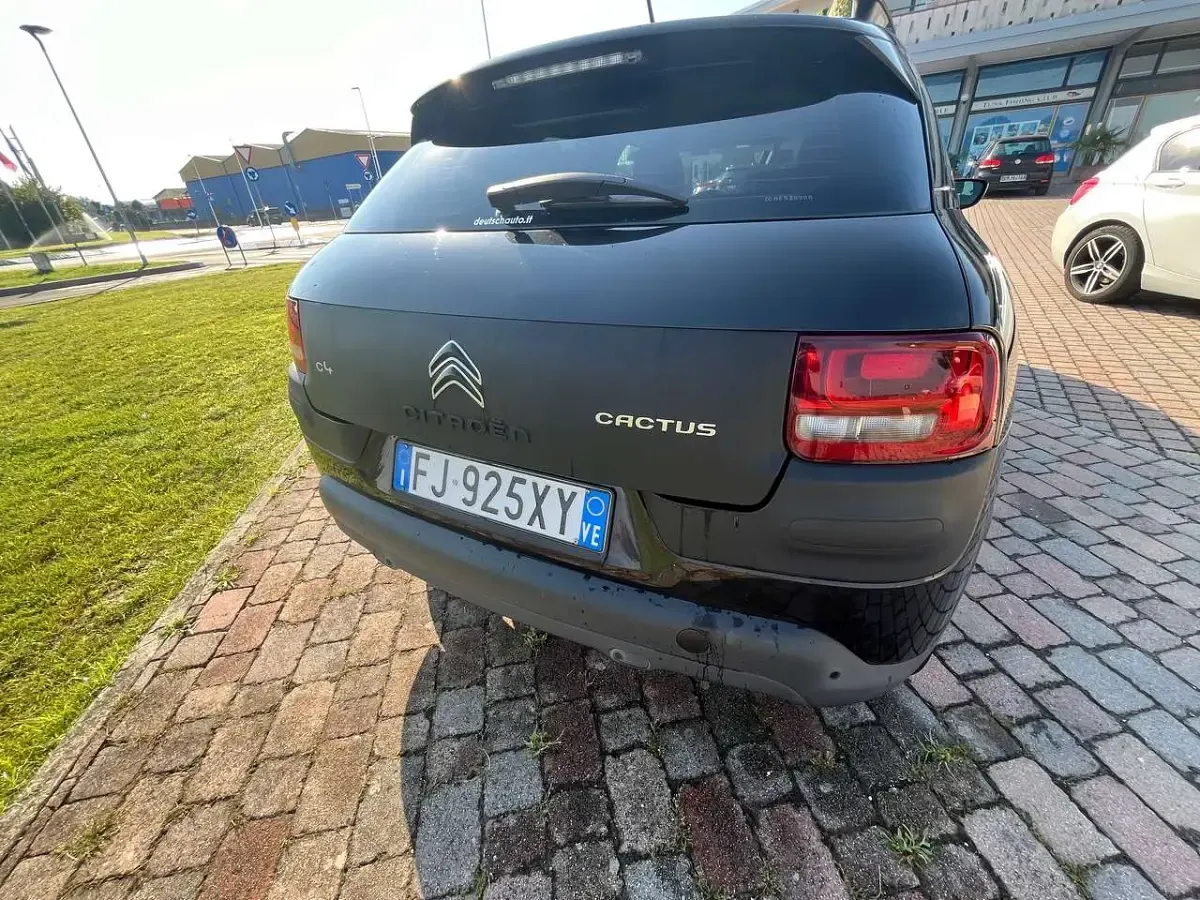 Usata Citroën C4 Shine 99 CV (72 kW) 2017 Nero SUV