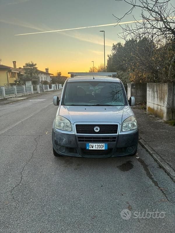 Usata Fiat Doblò 103 CV (75 kW) 2009 Monovolume