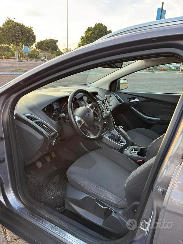 Usata Ford Focus 120 CV (88 kW) 2011 Marrone Station wagon