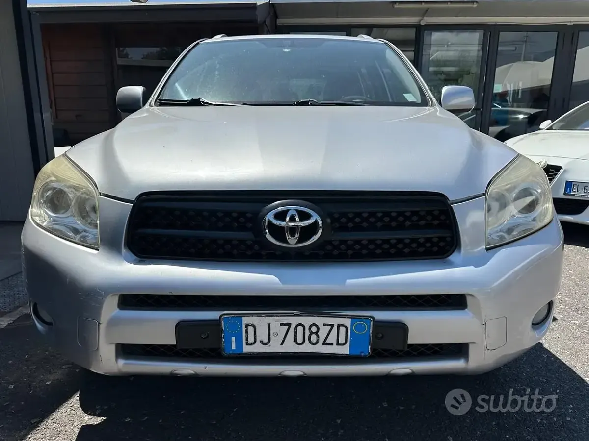 Usata Toyota RAV4 Luxury 136 CV (100 kW) 2007 Grigio SUV