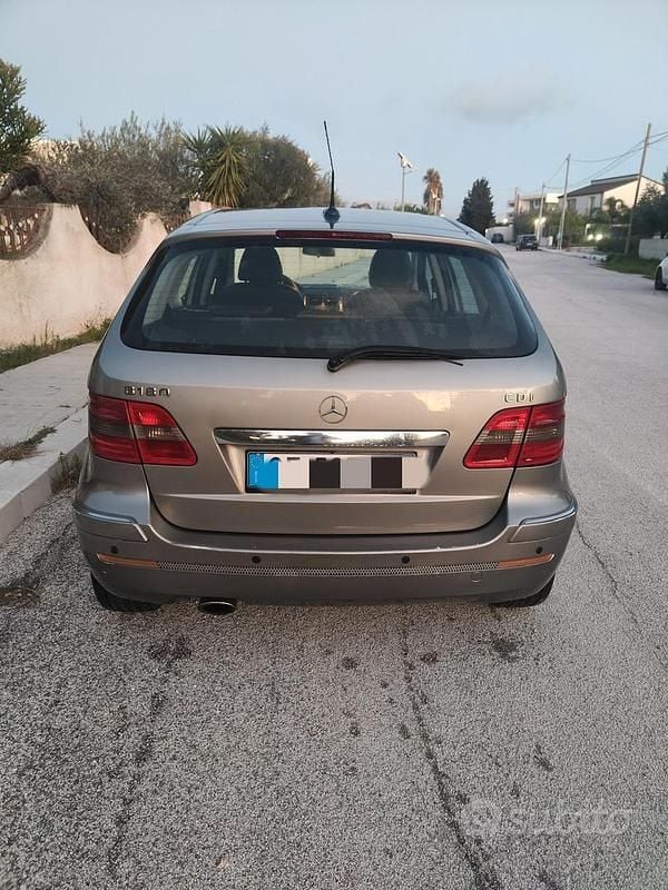 Usata Mercedes B180 109 CV (80 kW) 2007 Grigio Monovolume