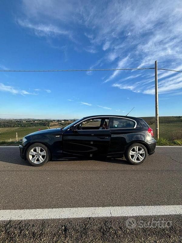 Usata BMW 116 122 CV (89 kW) 2008 Nero Utilitaria