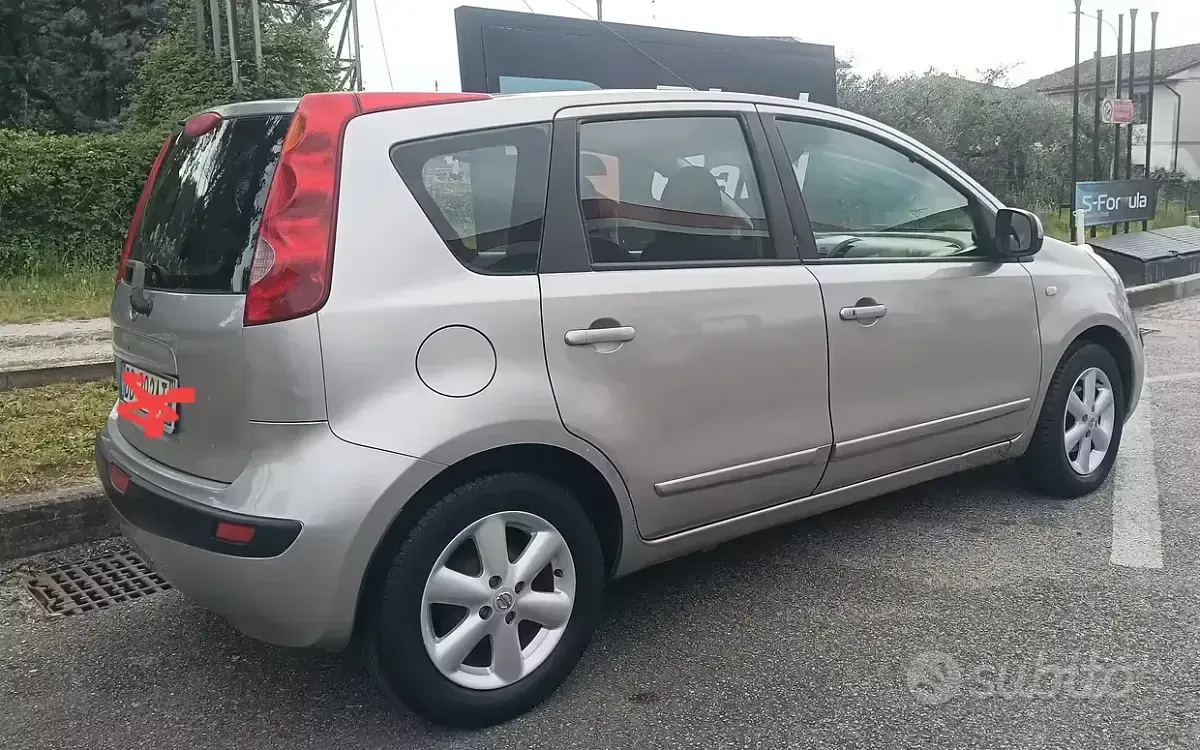 Usata Nissan Note 88 CV (64 kW) 2006 Grigio Utilitaria