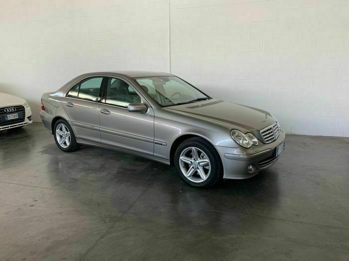 Usata Mercedes C320 Elegance 218 CV (160 kW) 2005 Grigio