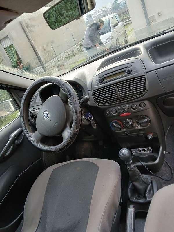 Usata Fiat Punto Dynamic 80 CV (58 kW) 2004 Berlina