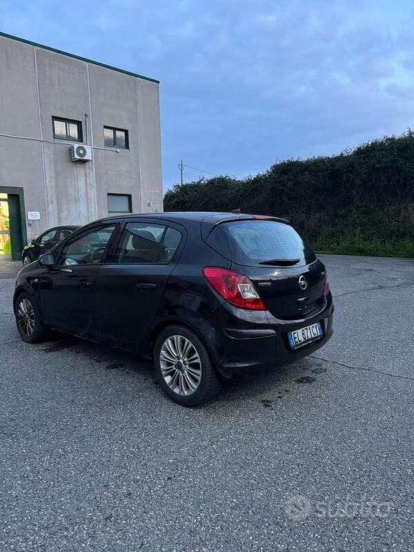 Usata Opel Corsa 90 CV (66 kW) 2011 Nero Utilitaria