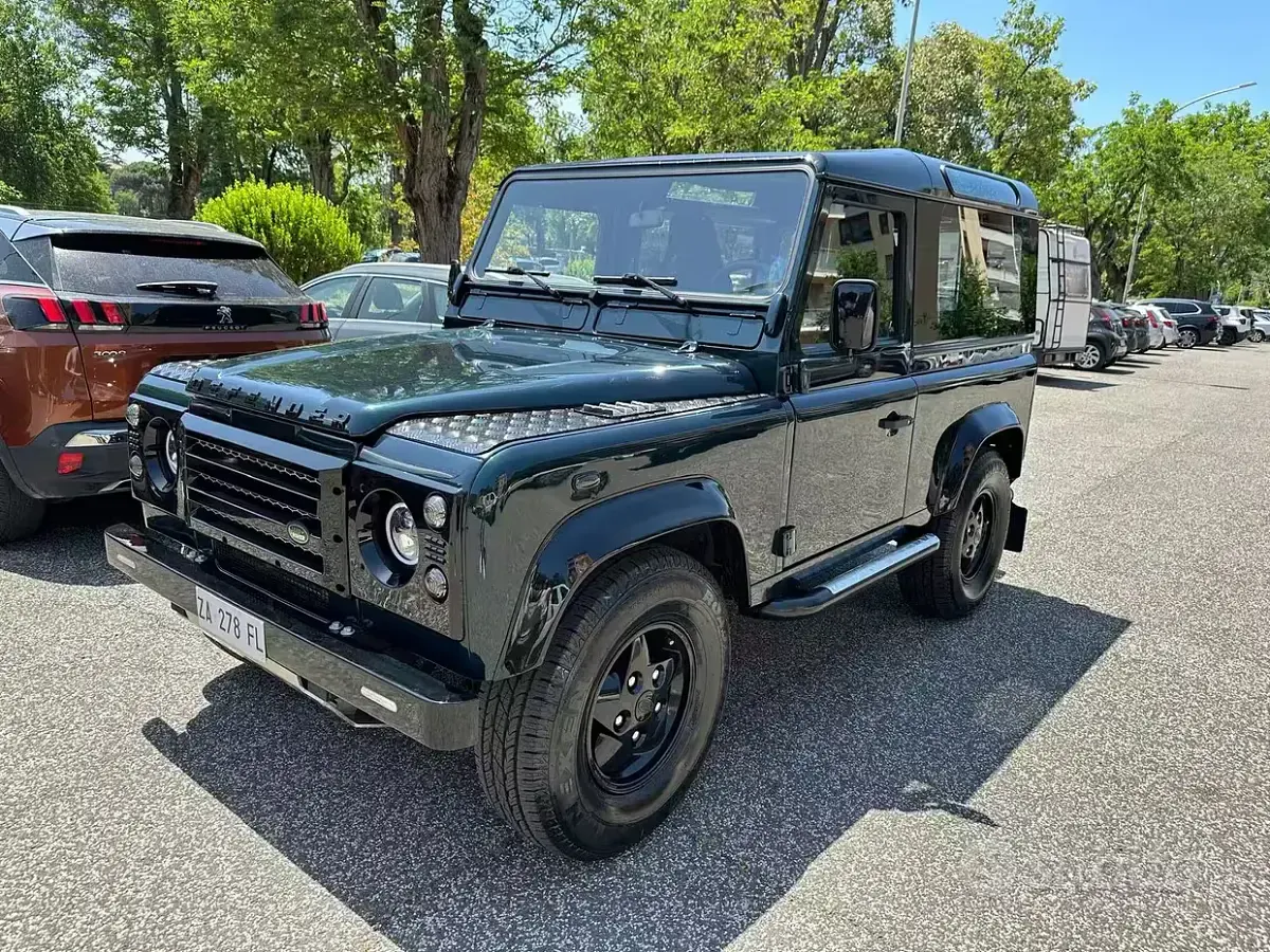 Usata Land Rover Defender 122 CV (89 kW) 2000 Nero Station wagon