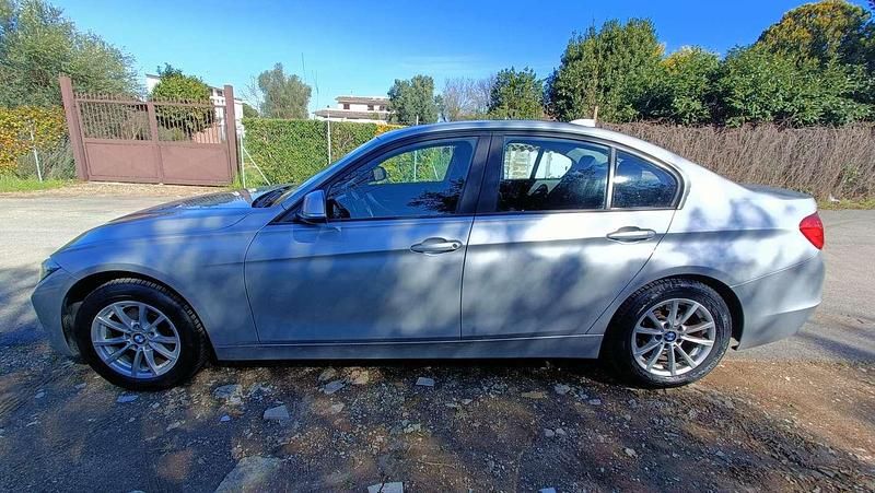 Usata BMW 318 Executive 143 CV (105 kW) 2015 Argento Berlina