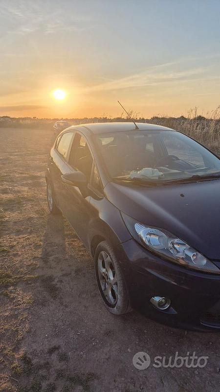 Usata Ford Fiesta 49 CV (36 kW) 2011 Blu Utilitaria