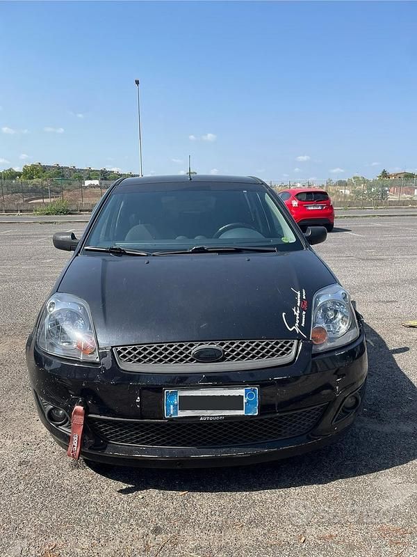 Usata Ford Fiesta 68 CV (50 kW) 2008 Nero Berlina