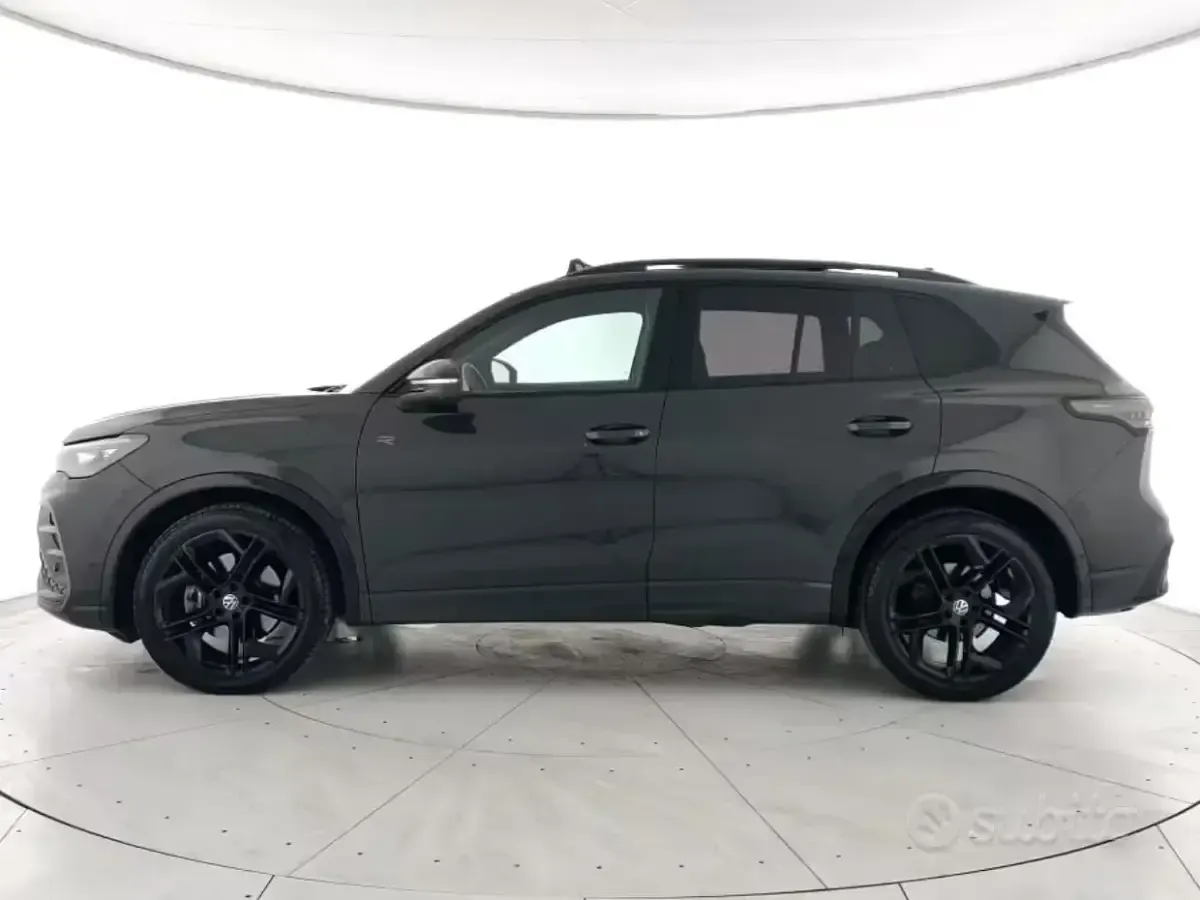 Usata VW Tiguan R-line Plus 150 CV (110 kW) 2025 Nero SUV