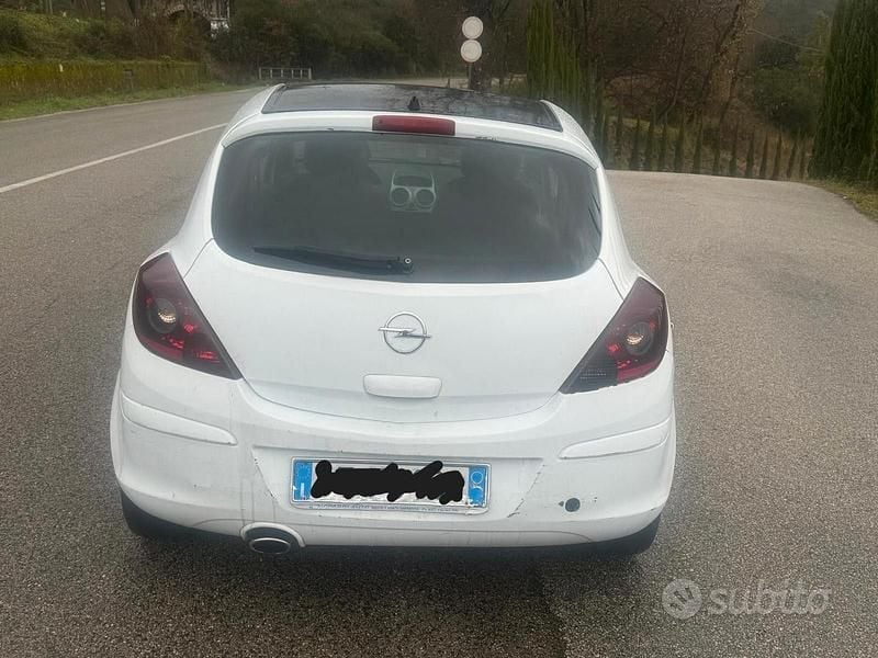 Usata Opel Corsa 75 CV (55 kW) 2009 Bianco Utilitaria