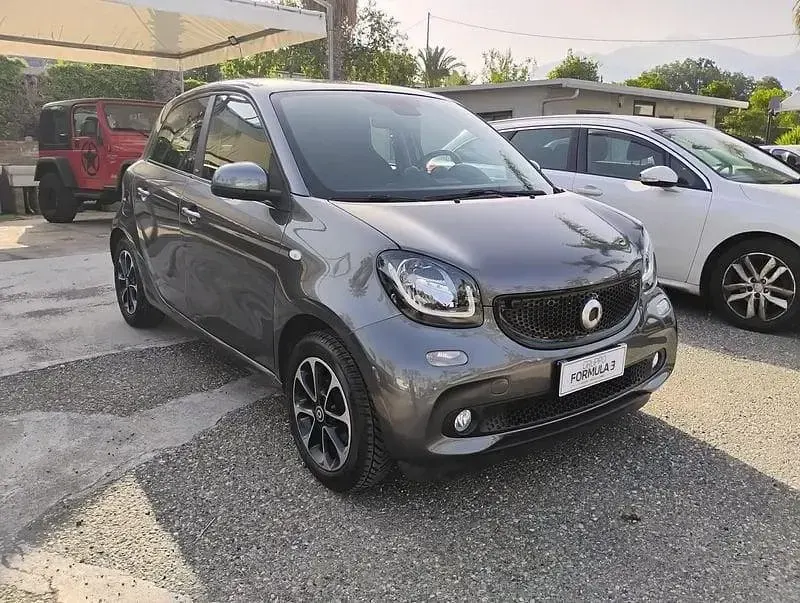 Usata Smart ForFour Passion 89 CV (65 kW) 2017 Grigio Utilitaria