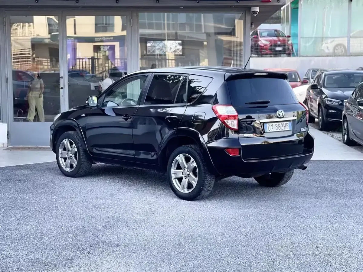 Usata Toyota RAV4 150 CV (110 kW) 2009 Nero SUV
