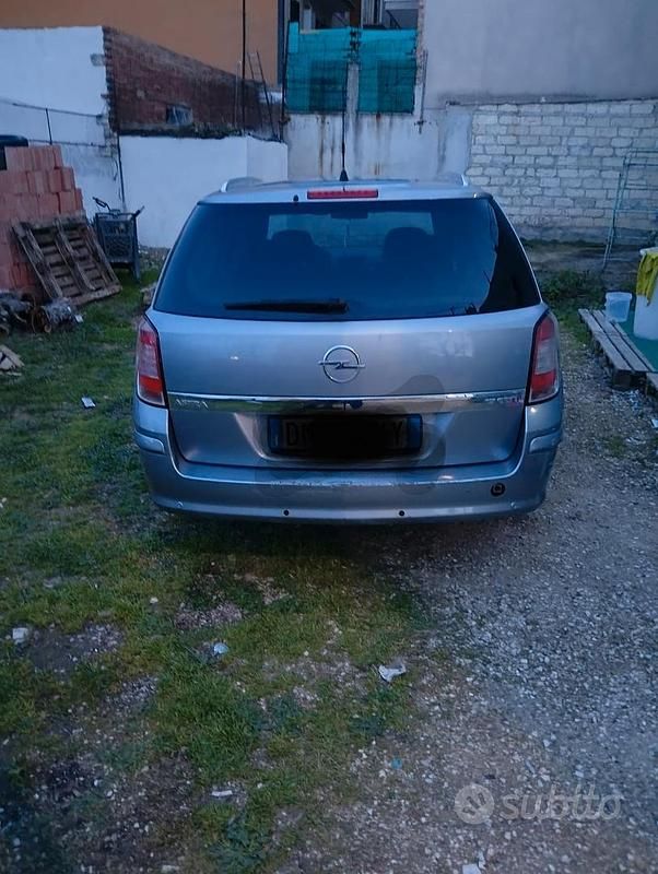 Usata Opel Astra 94 CV (69 kW) 2008 Grigio Station wagon