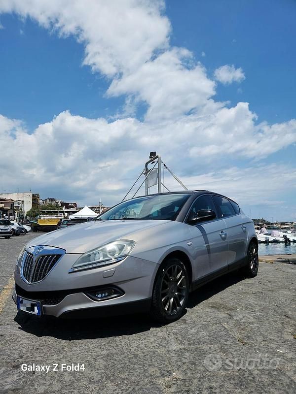 Grigio Usata 2009 Lancia Delta Platinum Due volumi | 5500 € (Cara) - Immagine 1/4