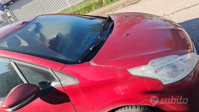 Usata Peugeot 208 Allure 68 CV (50 kW) 2015 Rosso Utilitaria