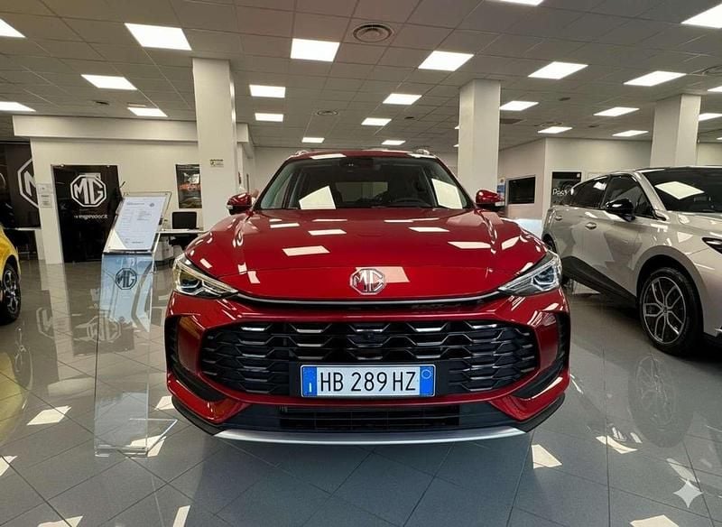 Usata MG ZS Luxury 107 CV (78 kW) 2025 Diamond red Berlina