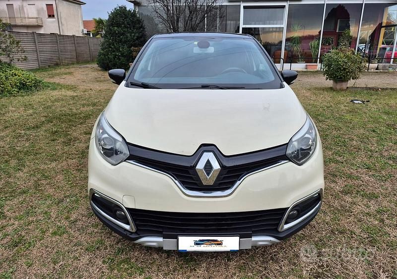 Usata Renault Captur 90 CV (66 kW) 2015 Beige SUV