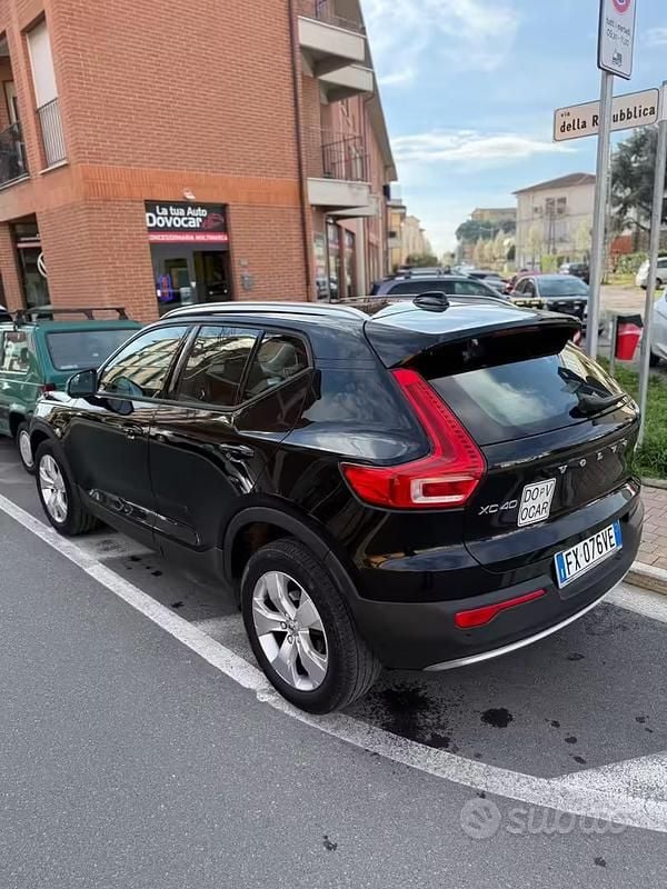 Usata Volvo XC40 Momentum 150 CV (110 kW) 2019 Nero SUV