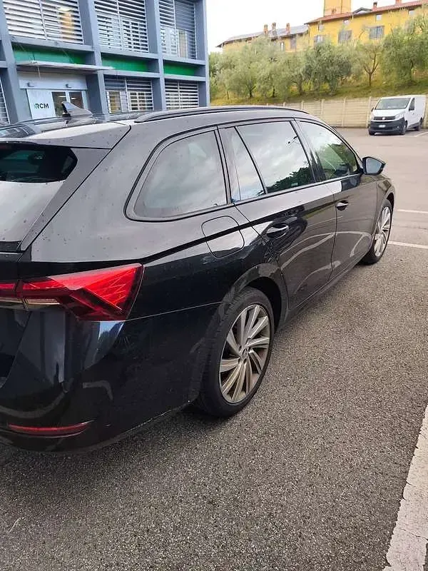 Käytetty Skoda Octavia Executive 150 HP (110 kW) 2021 Musta Farmari