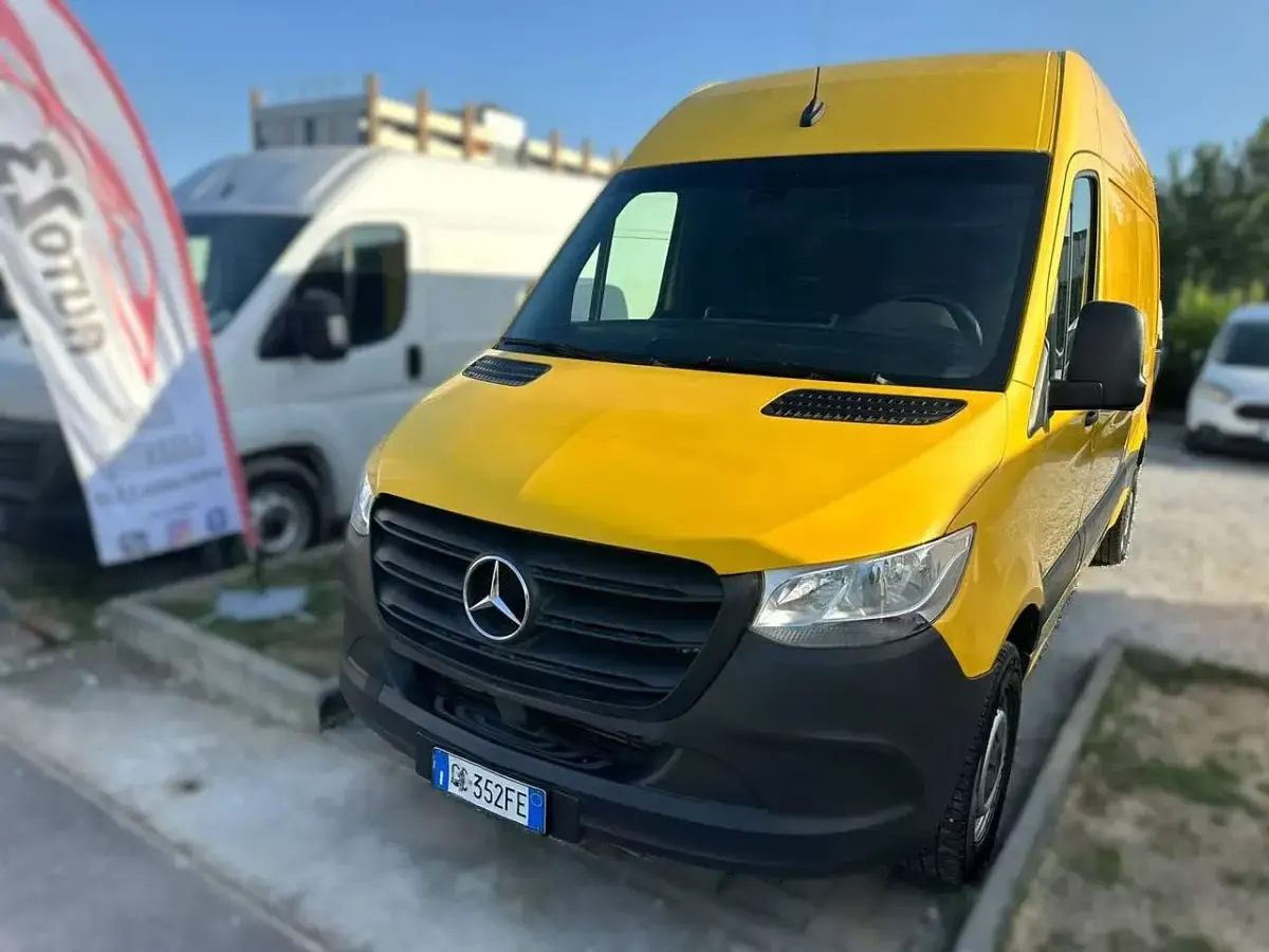 Usata Mercedes Sprinter 120 CV (88 kW) 2020 Giallo Furgone