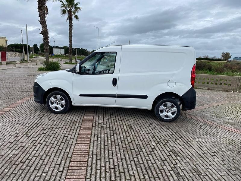 Usata Fiat Doblò 105 CV (77 kW) 2013 Bianco Monovolume