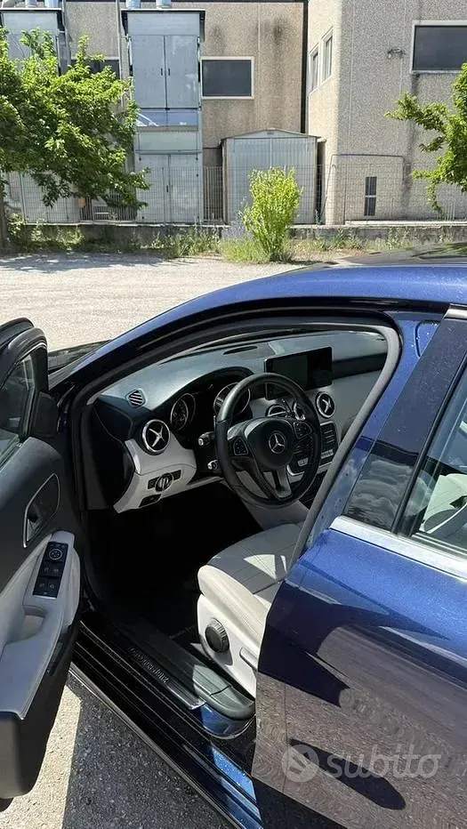 Usata Mercedes A200 136 CV (100 kW) 2017 Bluazzurro Utilitaria