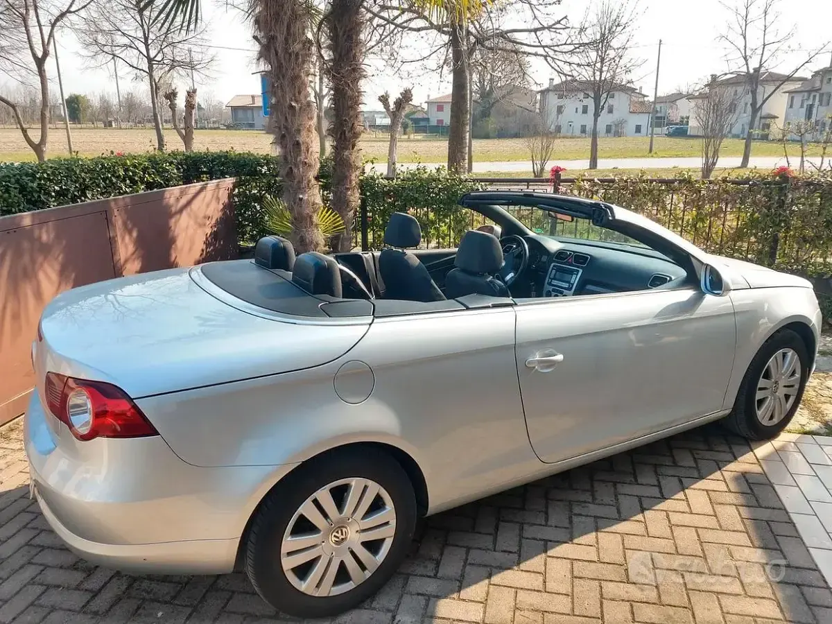 Usata VW Eos 122 CV (89 kW) 2008 Grigio Cabrio