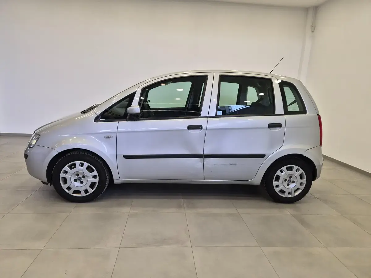 Käytetty Fiat Idea Active 77 HP (56 kW) 2007 Harmaa Tila-auto