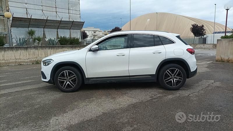 Usata Mercedes GLA200 150 CV (110 kW) 2022 Bianco SUV