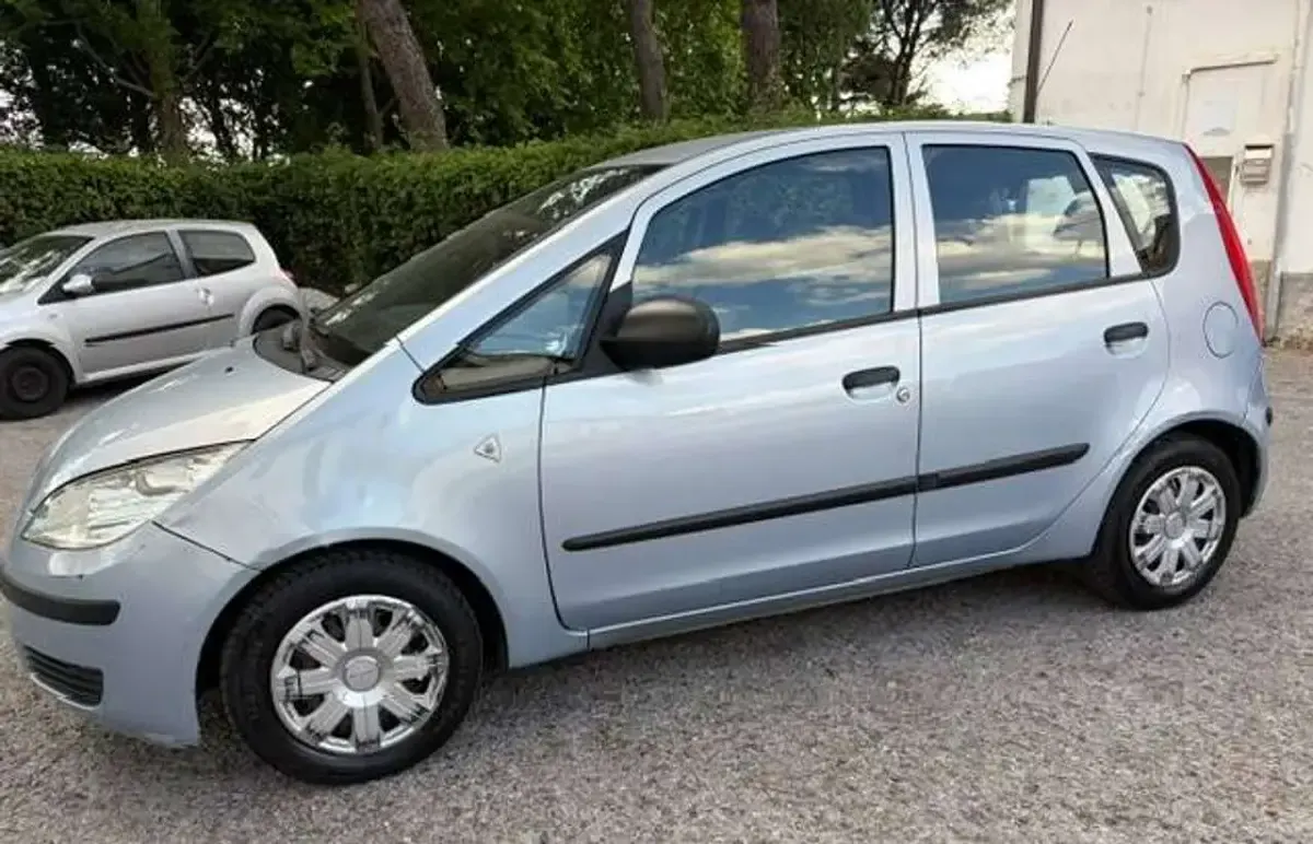 Usata Mitsubishi Colt 75 CV (55 kW) 2007 Argento Berlina