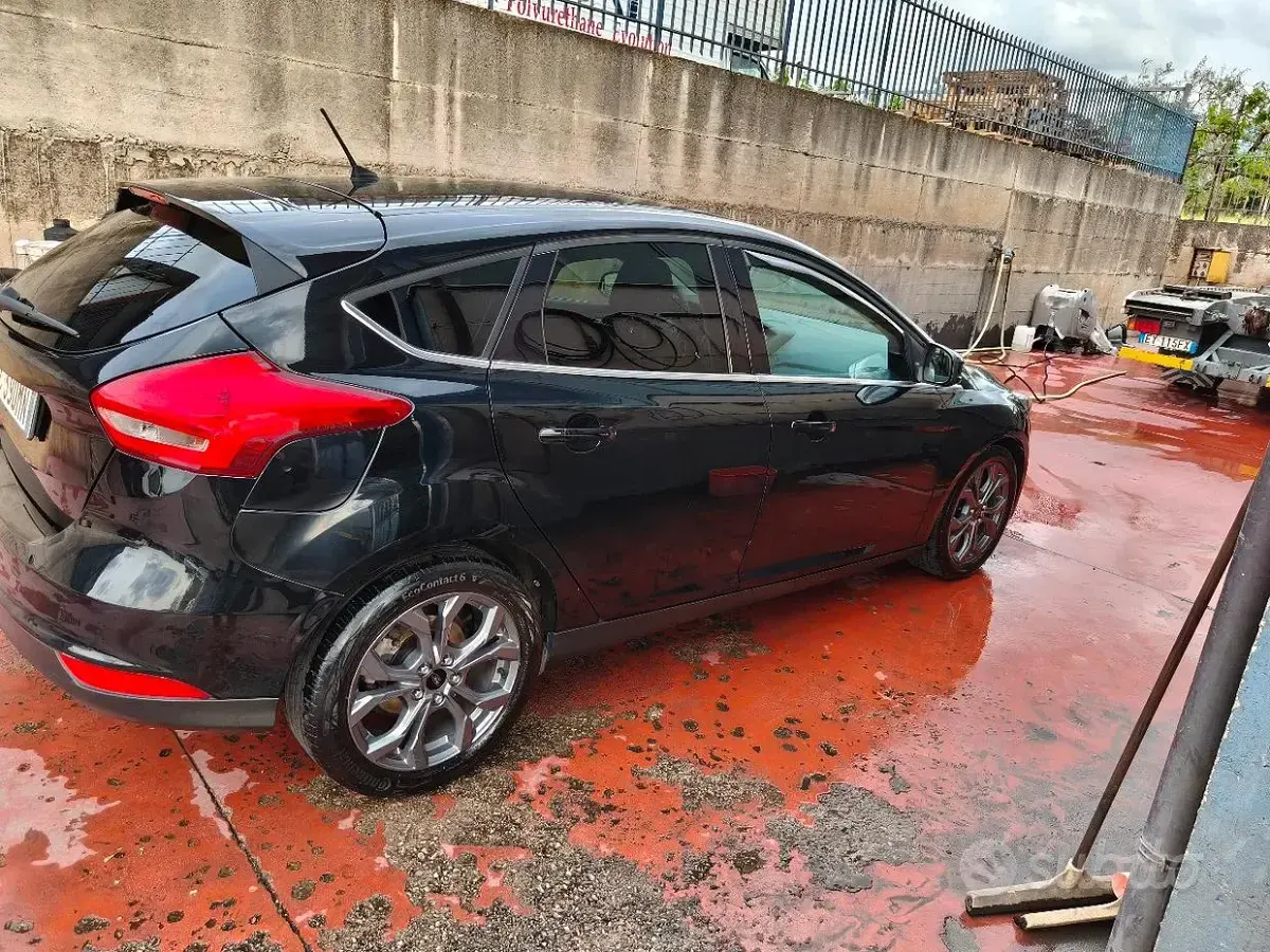 Usata Ford Focus Titanium X 120 CV (88 kW) 2016 Nero Berlina