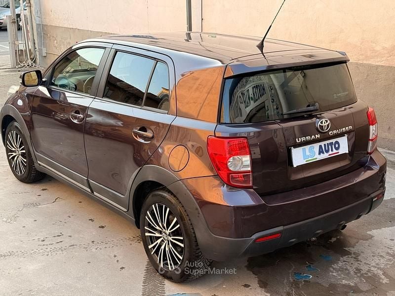 Usata Toyota Urban Cruiser Luxury 101 CV (74 kW) 2010 Viola Utilitaria