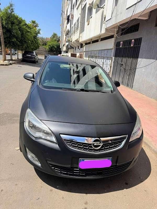 Usata Opel Astra Edition 110 CV (80 kW) 2013 Nero Berlina