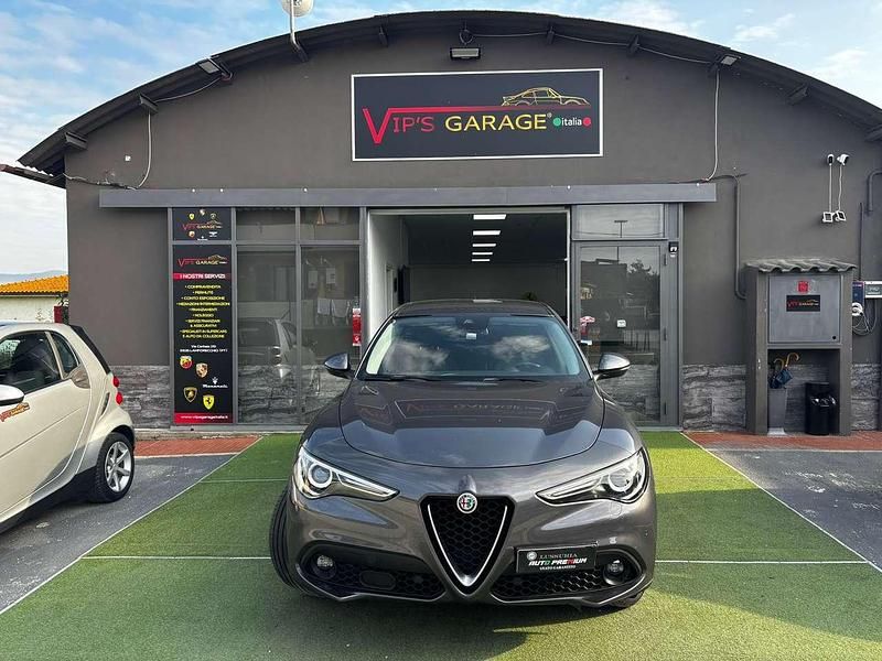 Usata Alfa Romeo Stelvio 209 CV (153 kW) 2017 Grigio SUV