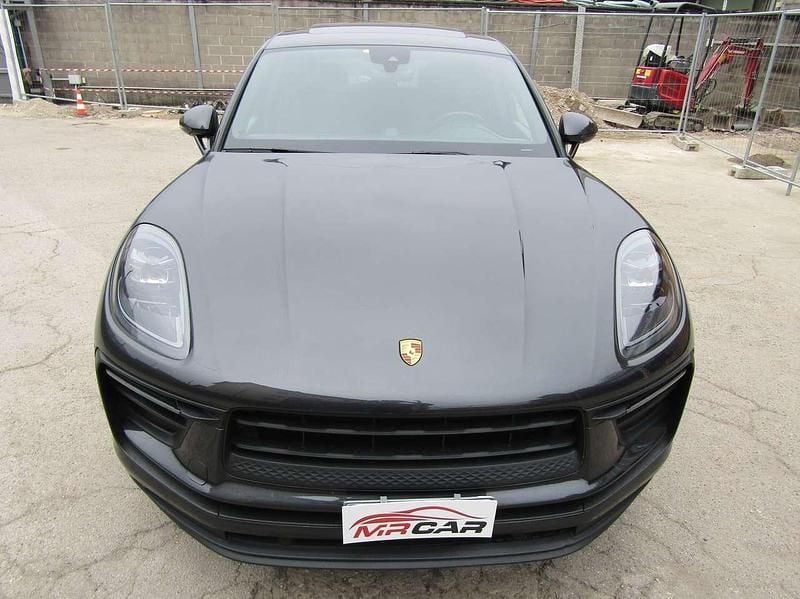 Usata Porsche Macan 265 CV (194 kW) 2023 Volcano grey metallic SUV