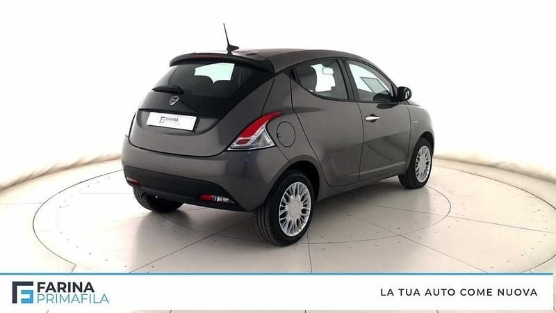 Usata Lancia Ypsilon Gold 69 CV (50 kW) 2024 Grigio Utilitaria