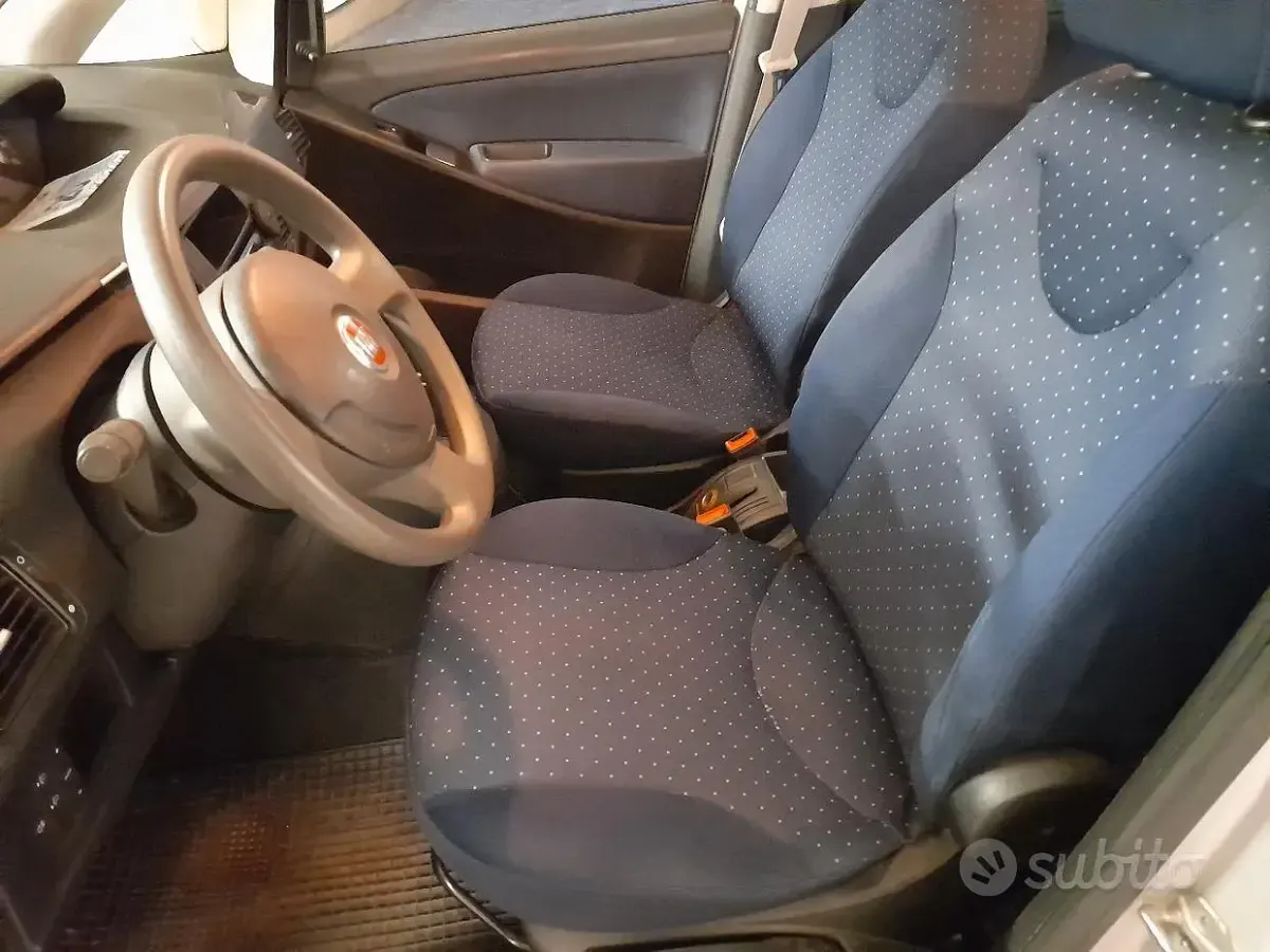 Usata Fiat Idea 95 CV (69 kW) 2012 Grigio Monovolume