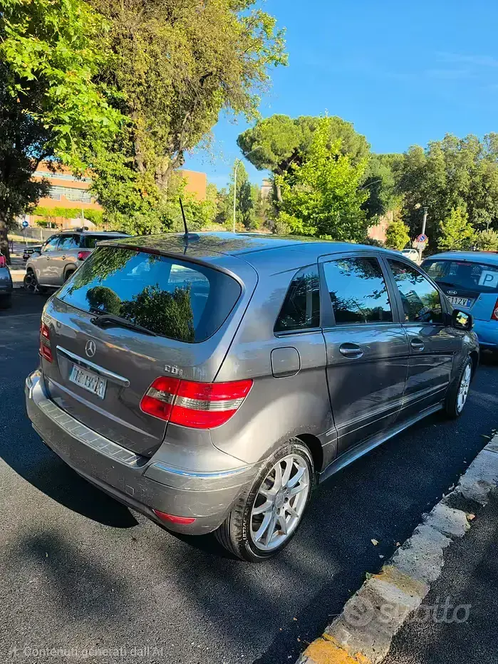 Usata Mercedes B180 109 CV (80 kW) 2010 Grigio Monovolume