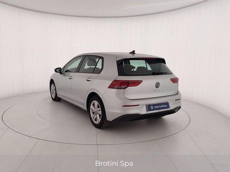 Usata VW Golf VIII Life 110 CV (80 kW) 2020 Argento Berlina