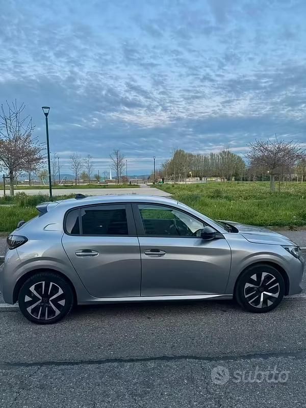Usata Peugeot 208 Active 75 CV (55 kW) 2023 Grigio Utilitaria