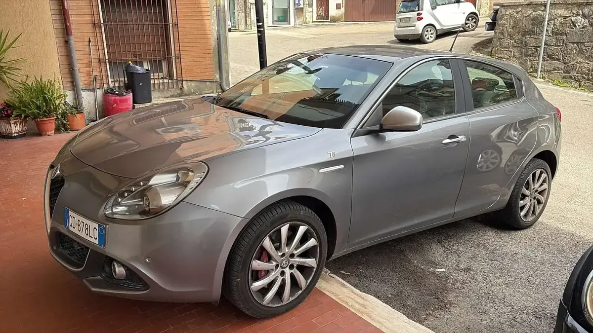 Usata Alfa Romeo Giulietta Ti 120 CV (88 kW) 2020 Grigio Utilitaria
