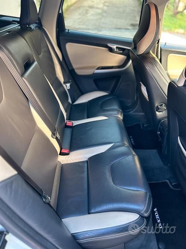 Usata Volvo XC60 163 CV (119 kW) 2011 Bianco SUV