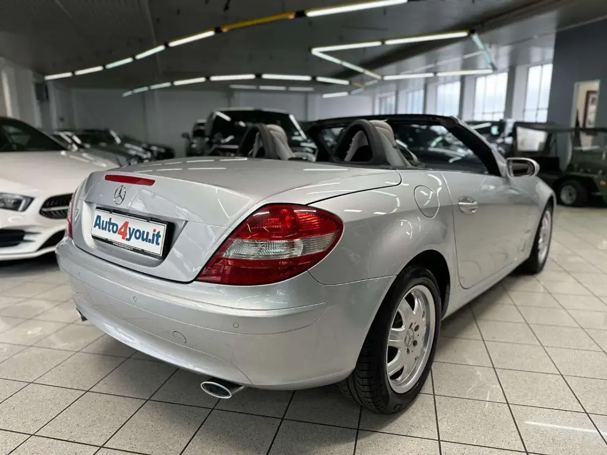 Usata Mercedes SLK200 163 CV (119 kW) 2005 Argento Cabrio