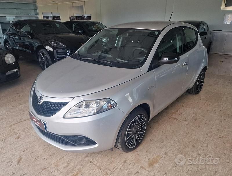 Argento Usata 2021 Lancia Ypsilon Gold Due volumi | 9999 € (Ottimo prezzo) - Immagine 1/4