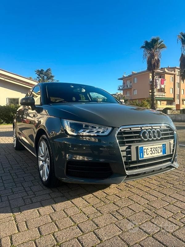 Usata Audi A1 Sportback Ambiente 90 CV (66 kW) 2016 Grigio Utilitaria